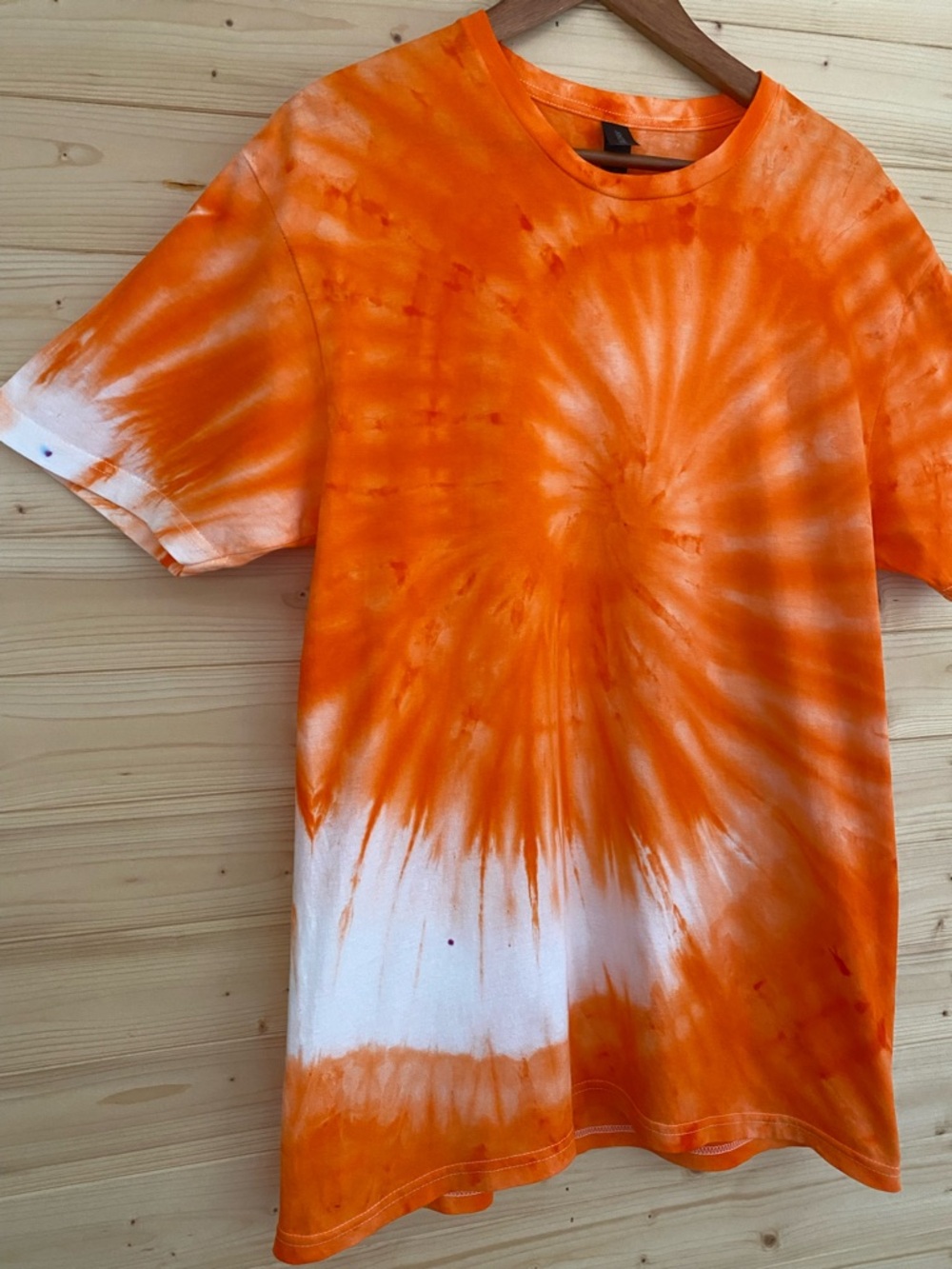 GILDAN SoftStyle Ice Tie Dye Shirt Size L Brilliant Orange Retro Festival Tee - Picture 3 of 10